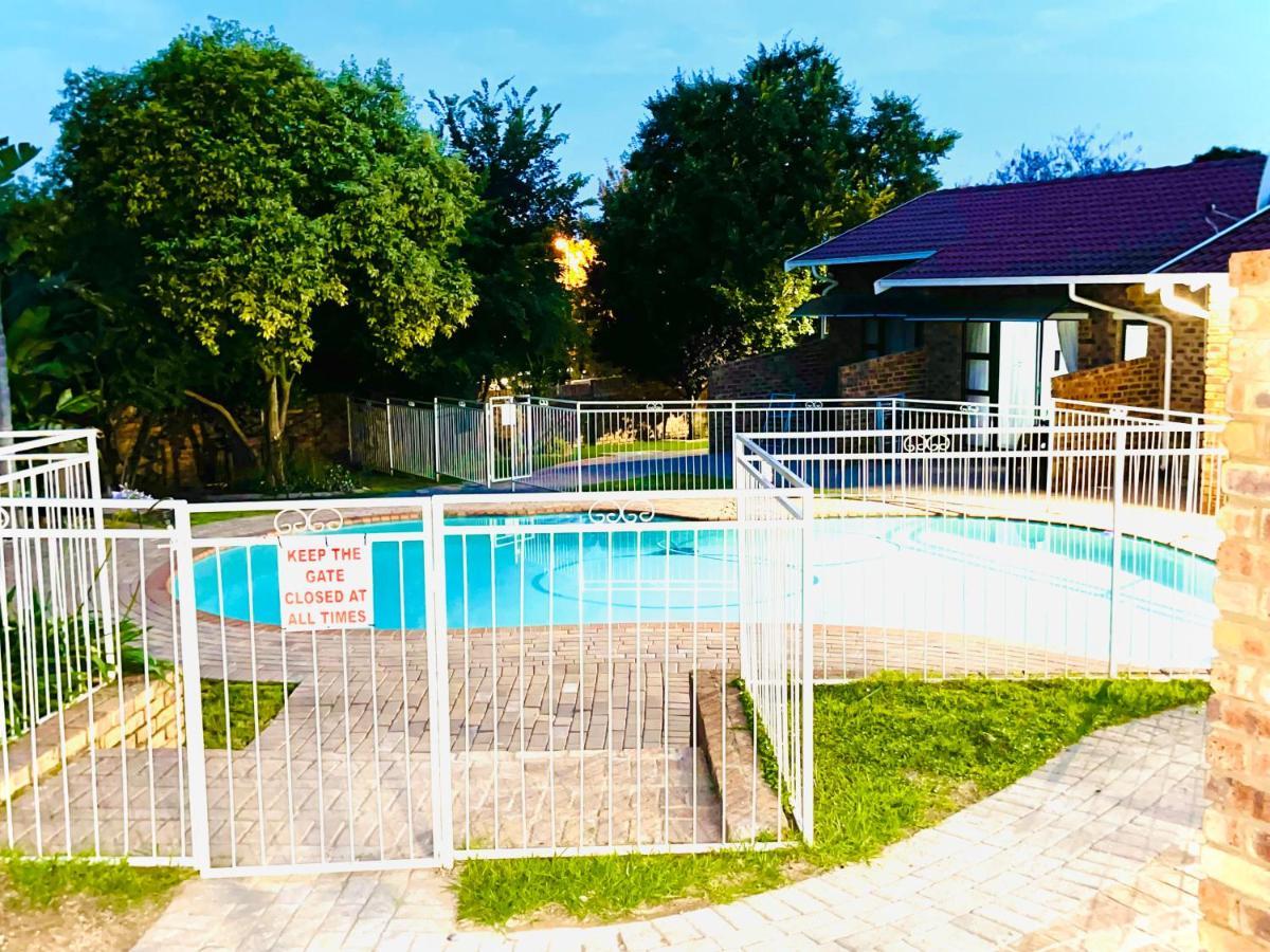 C&C Hotel Vibes Randpark Ridge Jhb 14 Units Available Randburg Εξωτερικό φωτογραφία